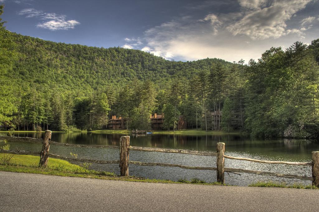 Foxhunt At Sapphire Valley 外观 照片